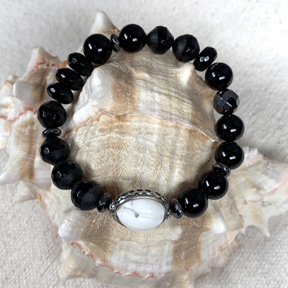 Retired Silpada Blackboard Natural Agate, Hematite and Pyrite Stretch bracelet - Picture 3 of 3